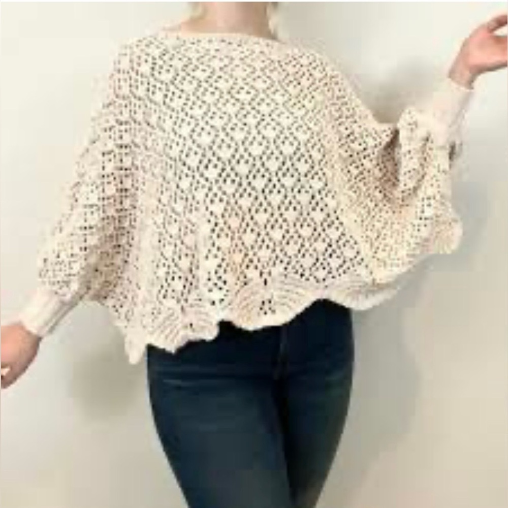 Jessica Simpson Cream Knit Poncho size S. EUC.